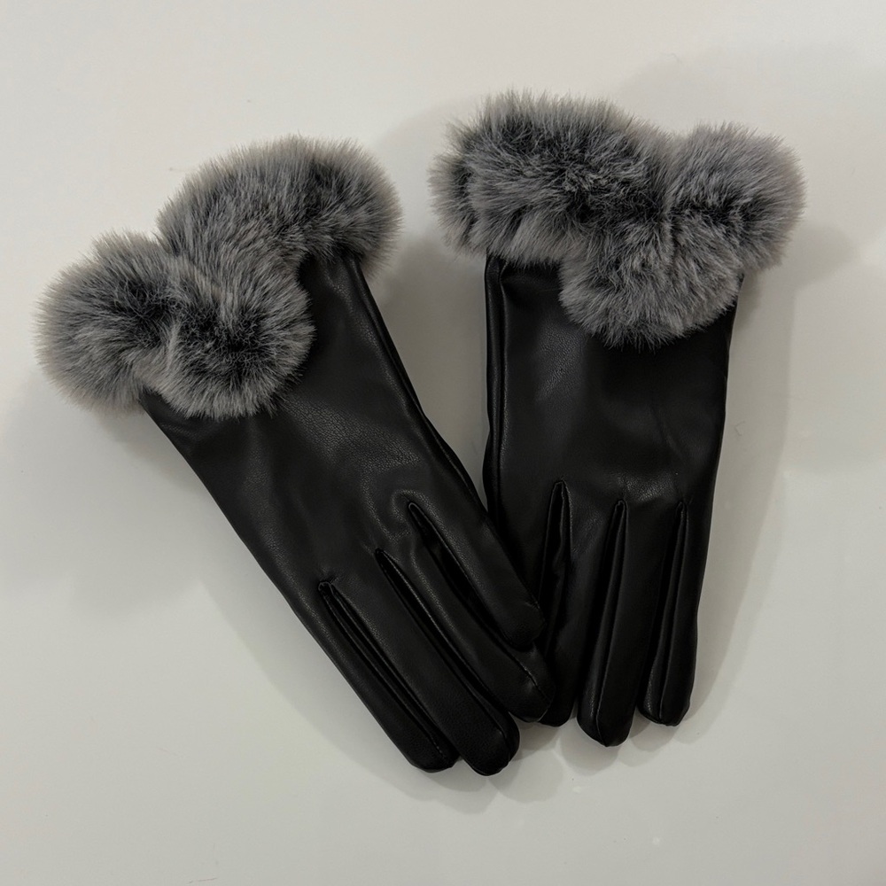 NEW: Elegant Black faux Leather Gloves with Gray Faux Fur Trim one size (S/M)